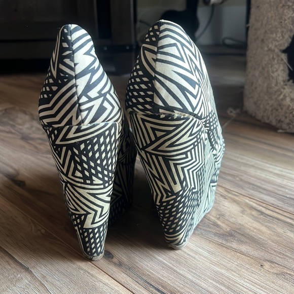 Random - Picture 2 of 4